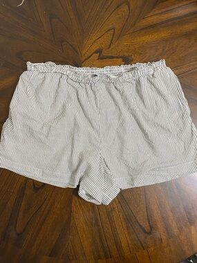 American Eagle- Women's Elastic Waist Striped Shorts - Cream and Black